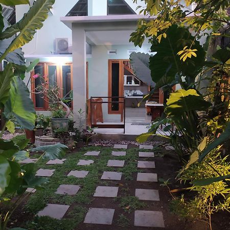 Mutiara Homestay Syariah Yogyakarta Bagian luar foto