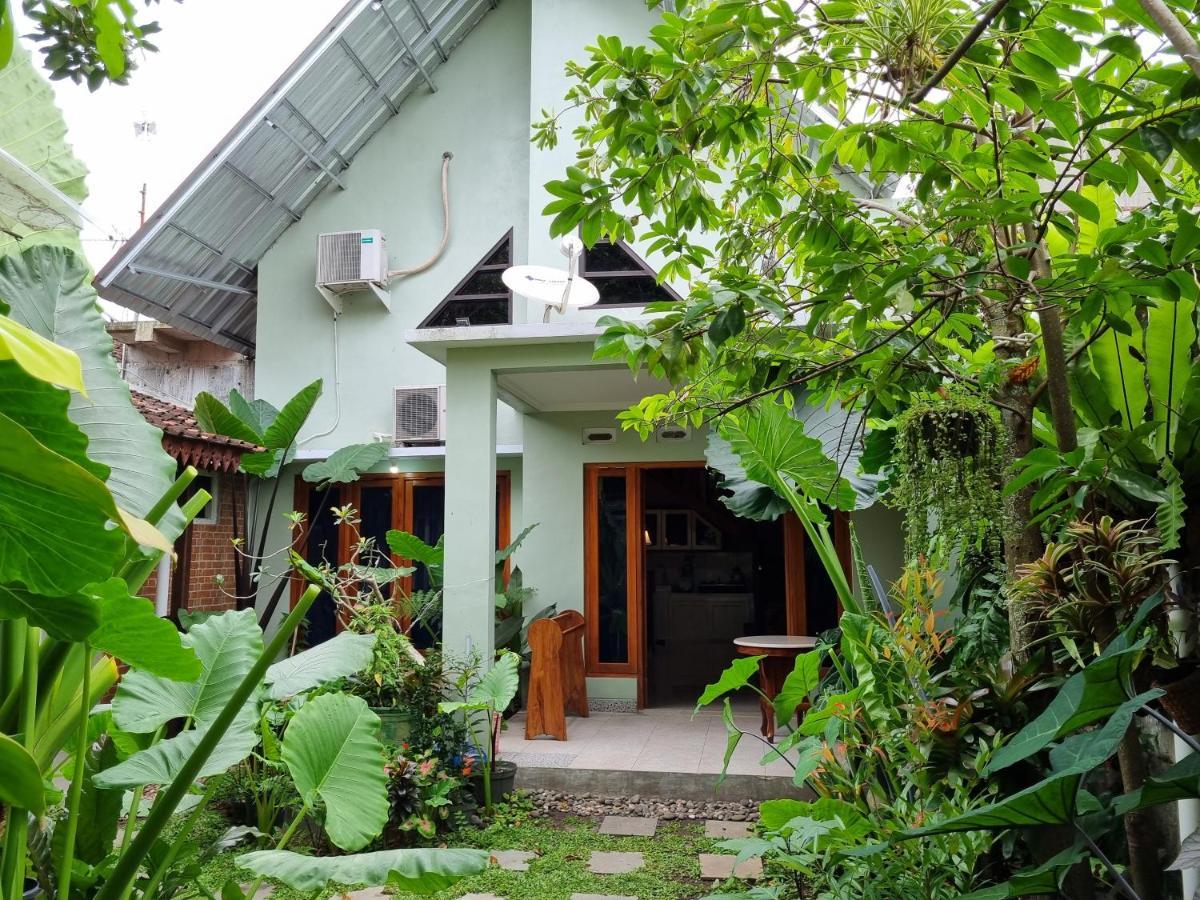 Mutiara Homestay Syariah Yogyakarta Bagian luar foto