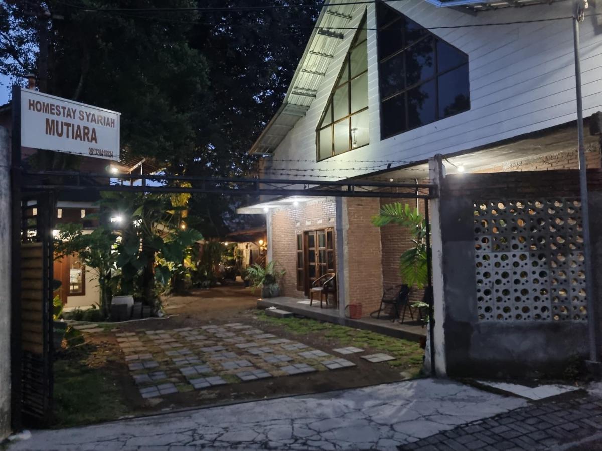 Mutiara Homestay Syariah Yogyakarta Bagian luar foto