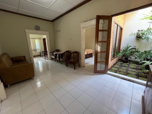 Mutiara Homestay Syariah Yogyakarta Bagian luar foto