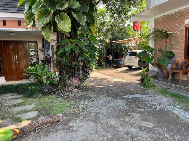 Mutiara Homestay Syariah Yogyakarta Bagian luar foto