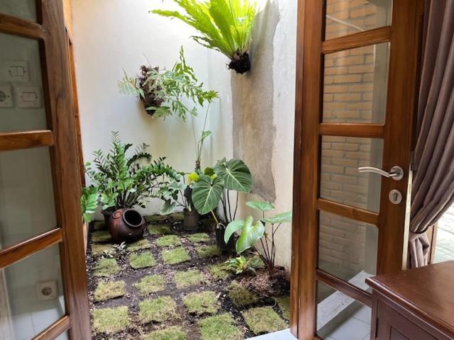 Mutiara Homestay Syariah Yogyakarta Bagian luar foto